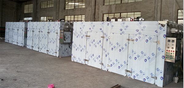 普通熱風循環(huán)烘箱